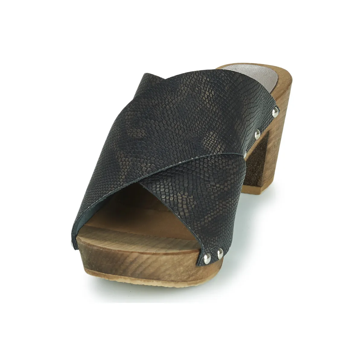 WOODENNIKE